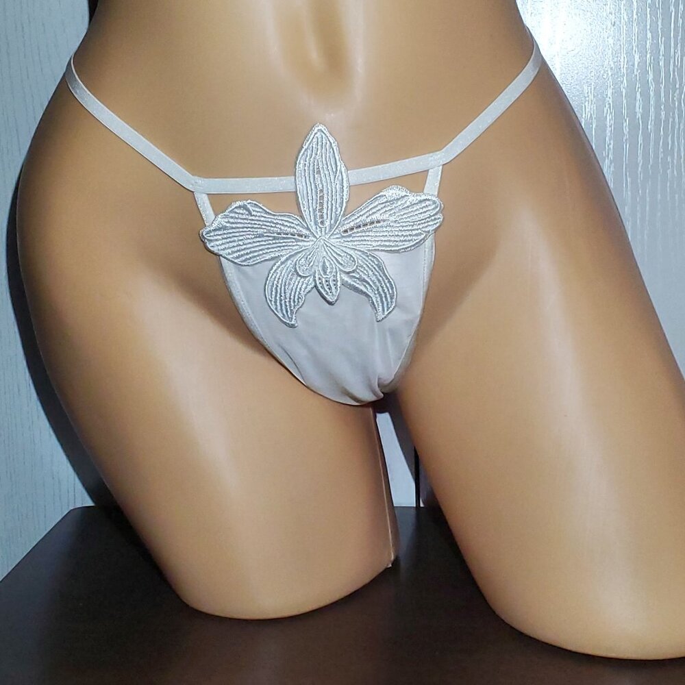 Victoria's Secret vstring Panties. New with Tags Size Large.